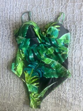 Woman’s Green Tropical Leaf One-Piece Swimsuit like new